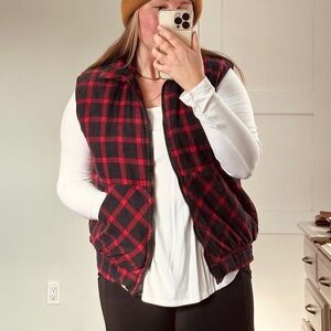 Vintage Hunters Club Plaid Vest - Size L - padded  lining - made in Canada